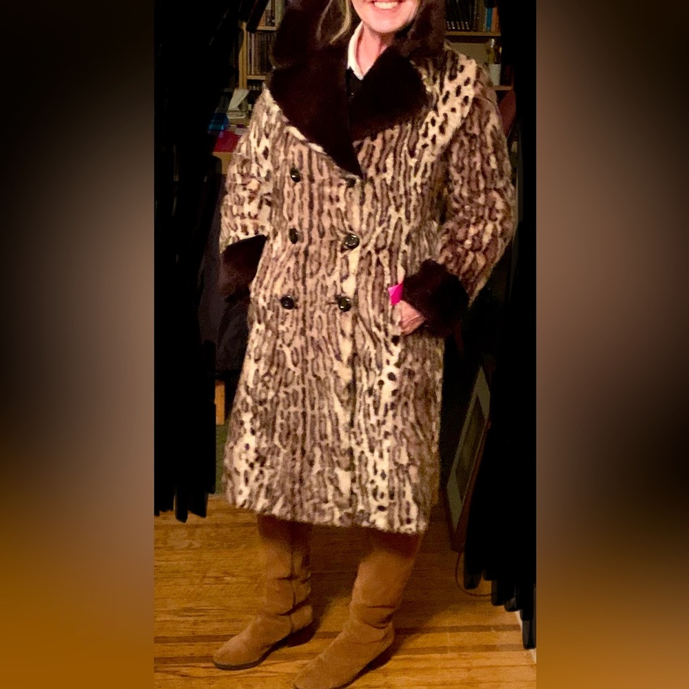 Luxurious vintage faux leopard double breasted dress coat